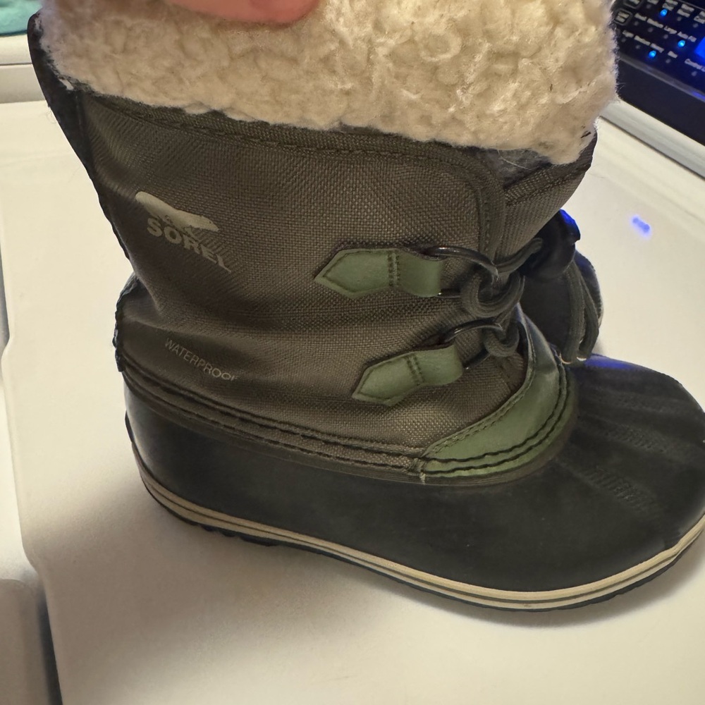 Sorel Green Waterproof Winter Boots